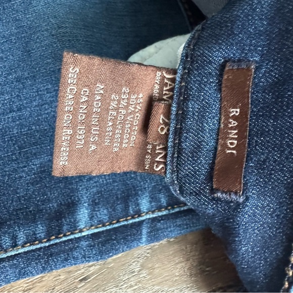 James Jeans, women’s size 28.  Randi style. Good used condition! - Picture 4 of 6